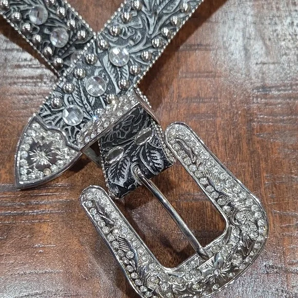 Silver Embellished Women's Belt Genuine Leather Size XL - Picture 2 of 9